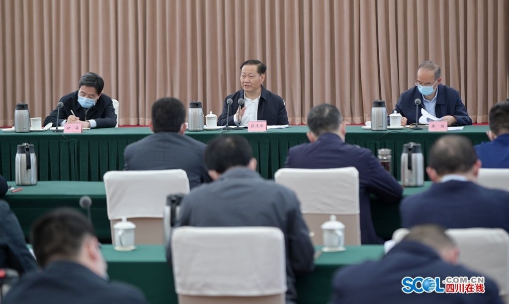 彭清华主持疫情防控专家座谈会，强调准确把握疫情动态走势